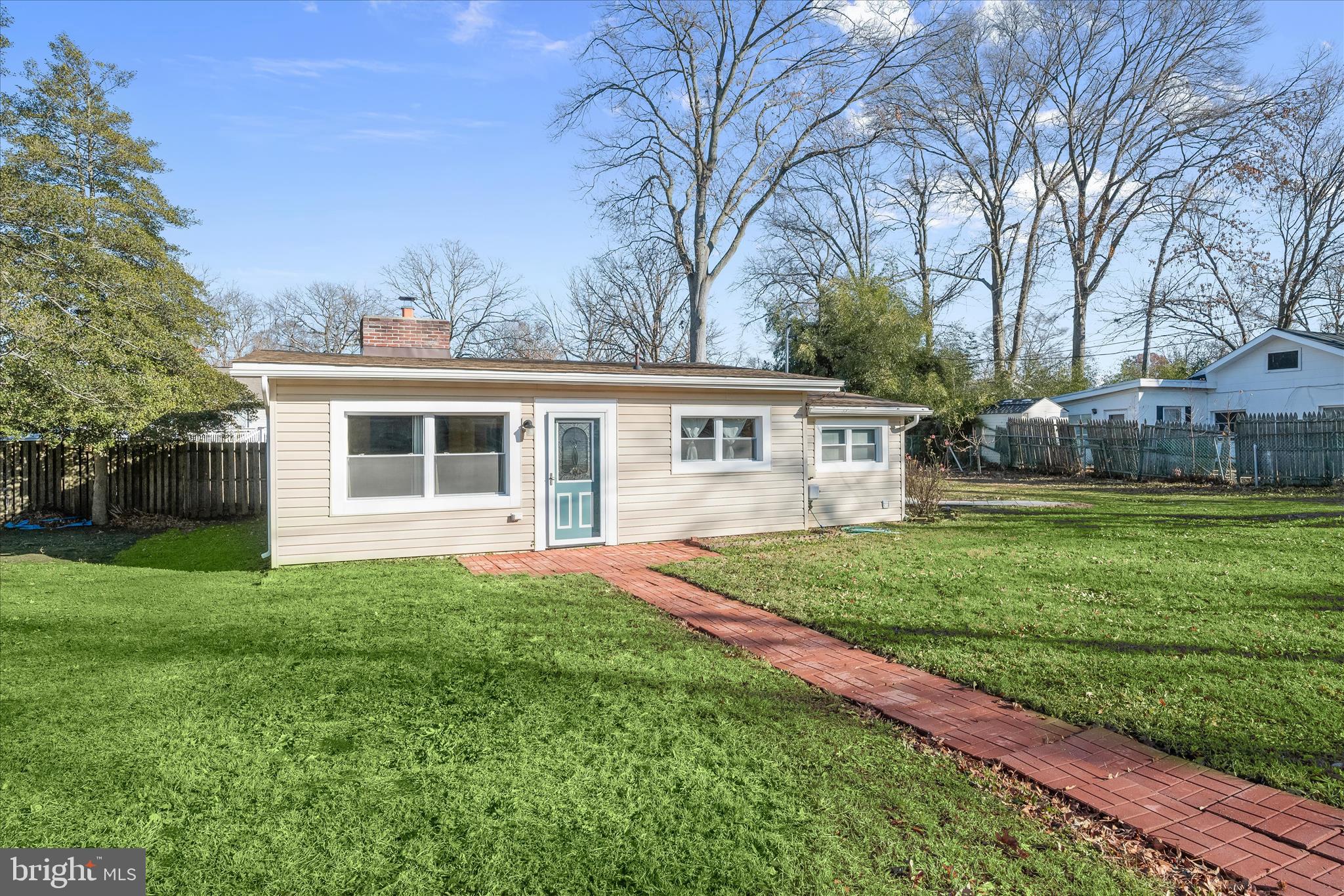 WOODLAND BEACH - Residential