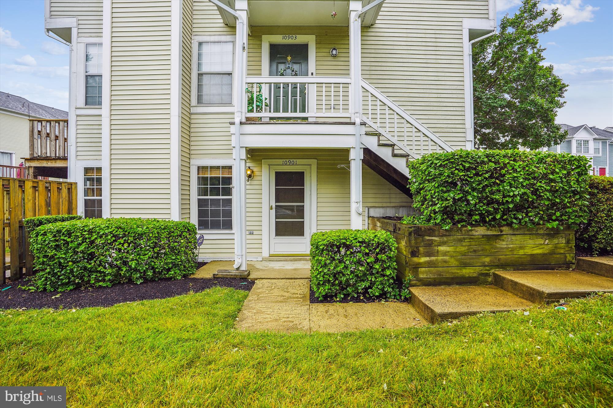 Spacious 2BR/2BA Condo in Prime Manassas Location – Available August 11, 2025!
2-bedroom, 2-bathroom condo featuring a bright, open floor plan and modern upgrades throughout. Enjoy cozy evenings in the inviting living room with a wood-burning fireplace, or step outside to your private patio with a side yard—perfect for relaxing or entertaining. This ground-level unit offers added convenience with in-unit washer and dryer and 2 assigned parking spaces. Located in a well-maintained community with fantastic amenities including a clubhouse, swimming pool, basketball and tennis courts, and tot lots—great for all lifestyles. Water and trash included in rent. Don’t miss this must-see home—schedule your tour today!