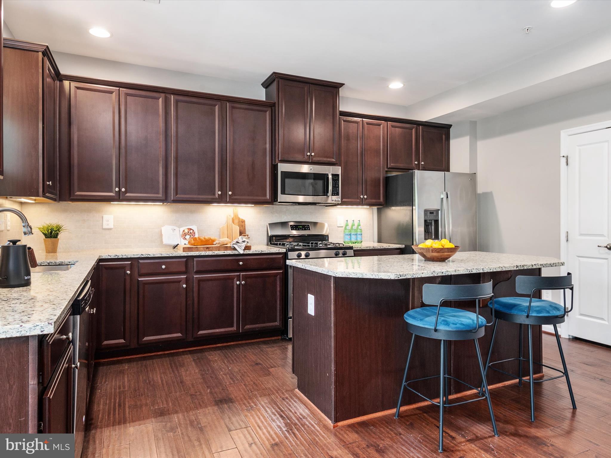 CREEKSIDE VILLAGE AT TANYARD SPRINGS - Residential