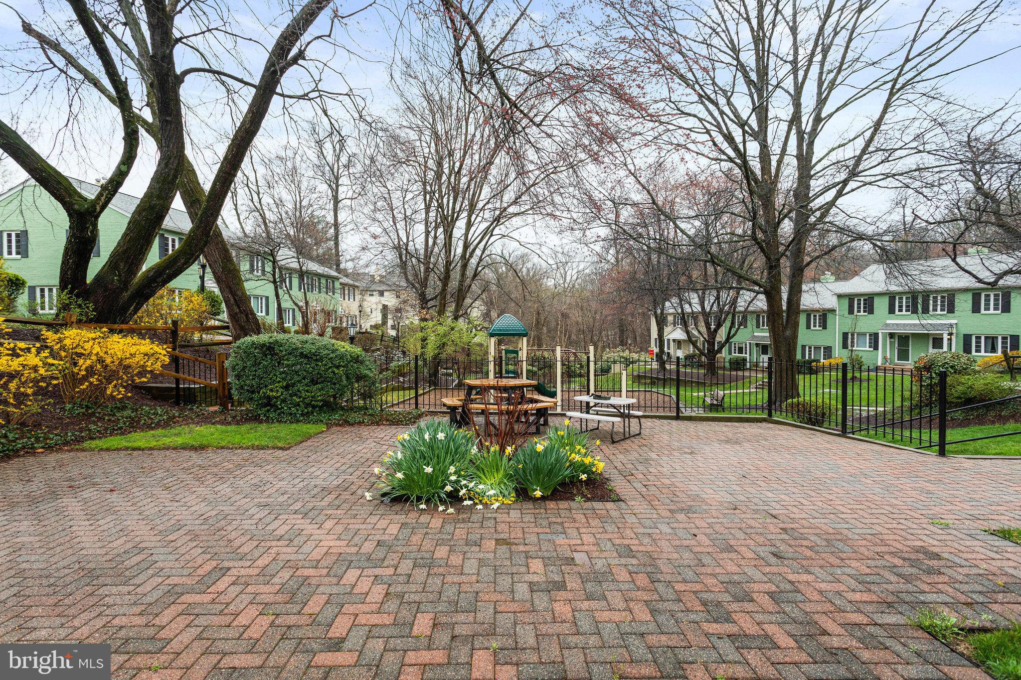 GLEN BRIAR - Residential