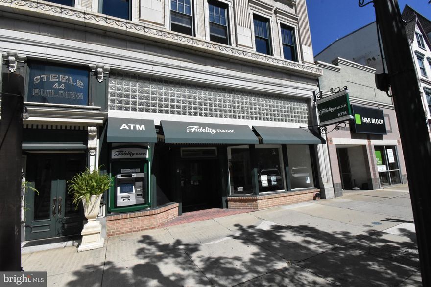 Envision your business in this historic Downtown Easton space, originally the Steele Building! With over 3,000 sq ft of space, the possibilities are nearly endless. Lots of foot traffic year round plus thousands of cross-country visitors during festival season in the fall. This building dawns front windows, large open floor, high ceilings, and private back offices from the previous business. 
$17.50/sqft + utilities  & common maintenance for commercial lease.
