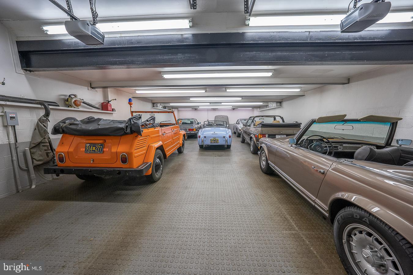 HUNTVIEW AT HORSES - Residential