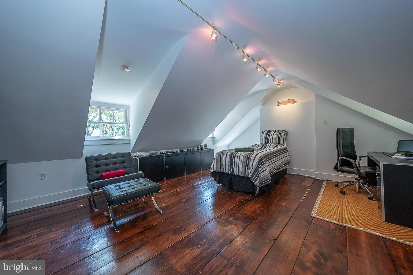 HUNTVIEW AT HORSES - Residential