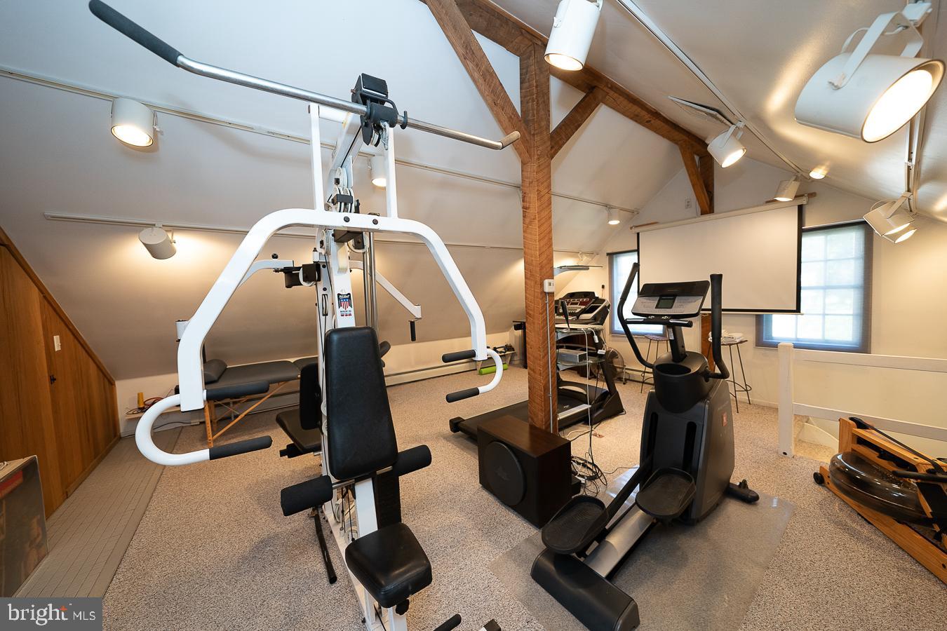 HUNTVIEW AT HORSES - Residential