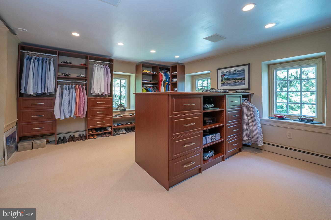 HUNTVIEW AT HORSES - Residential