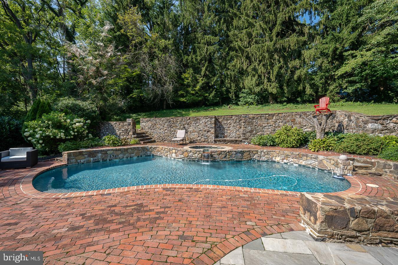 HUNTVIEW AT HORSES - Residential