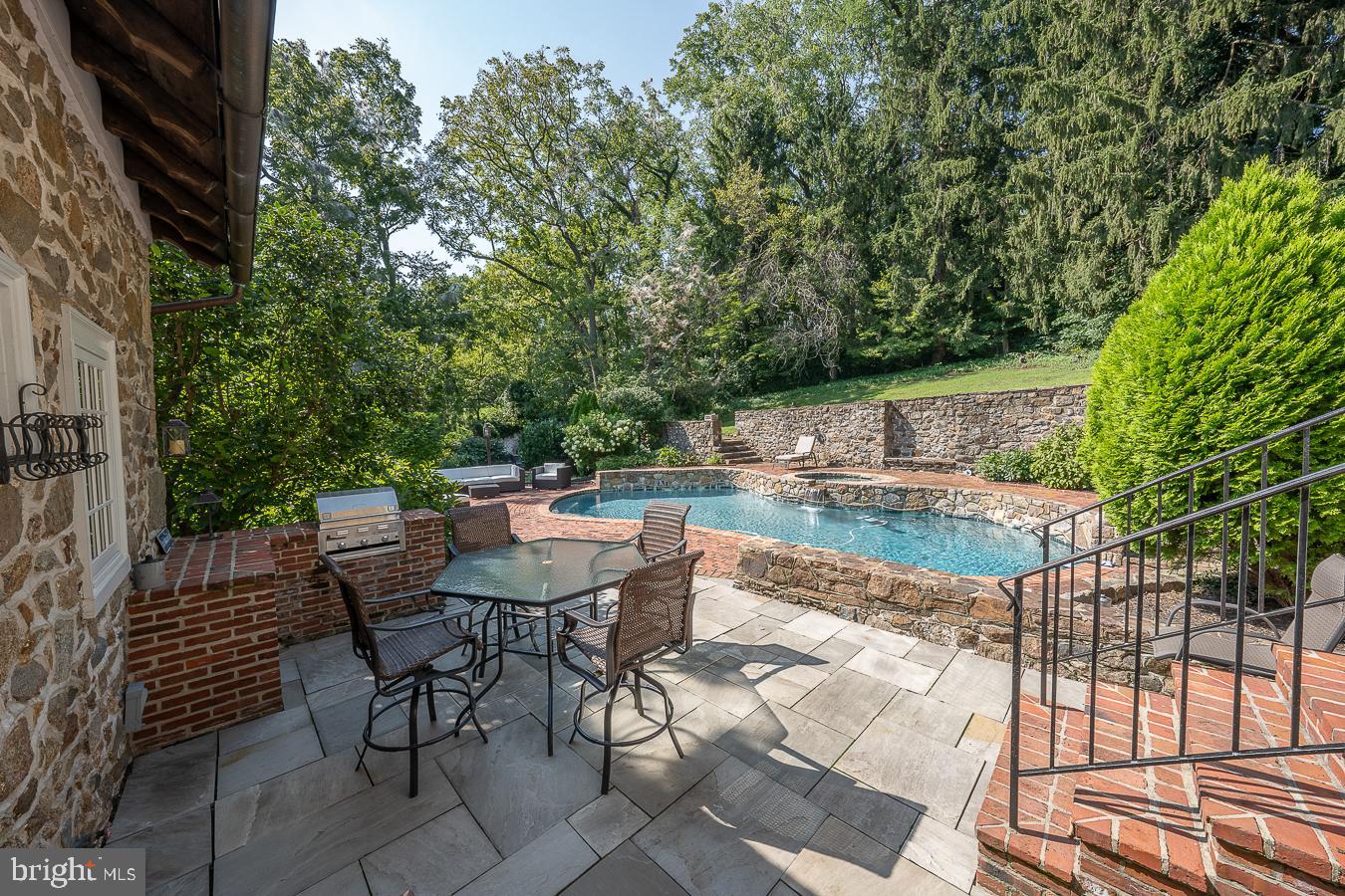 HUNTVIEW AT HORSES - Residential