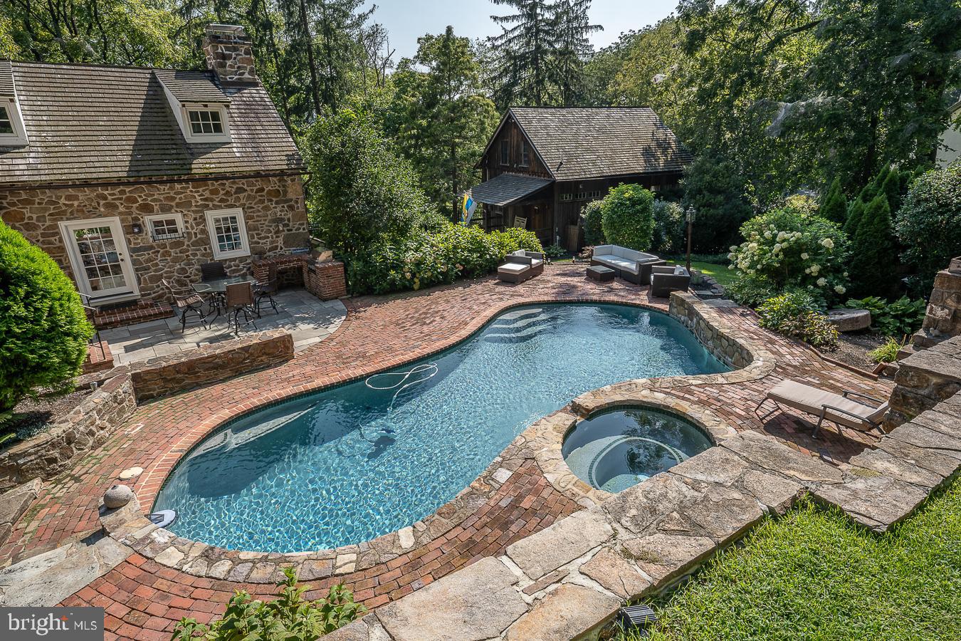 HUNTVIEW AT HORSES - Residential