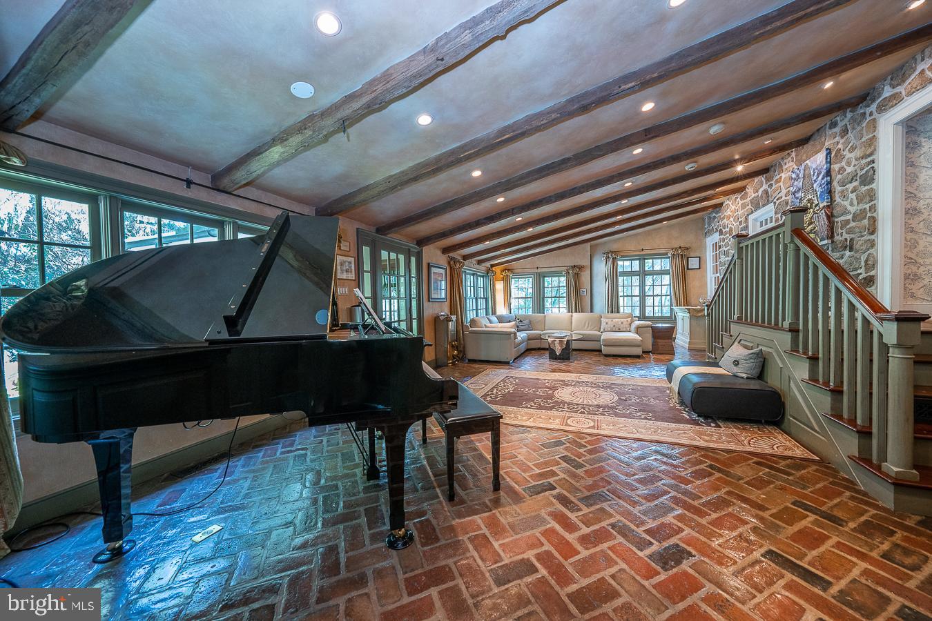 HUNTVIEW AT HORSES - Residential