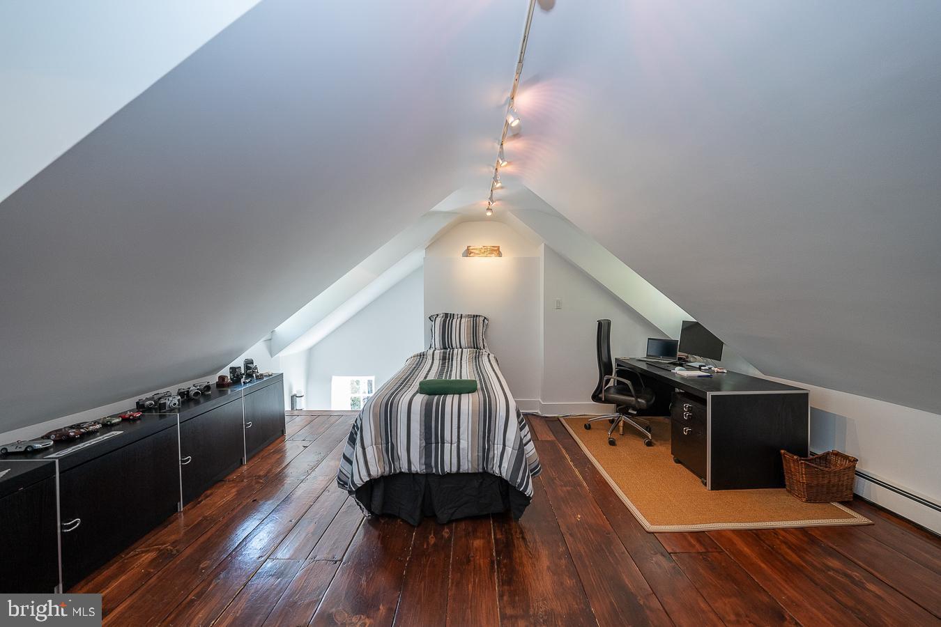 HUNTVIEW AT HORSES - Residential