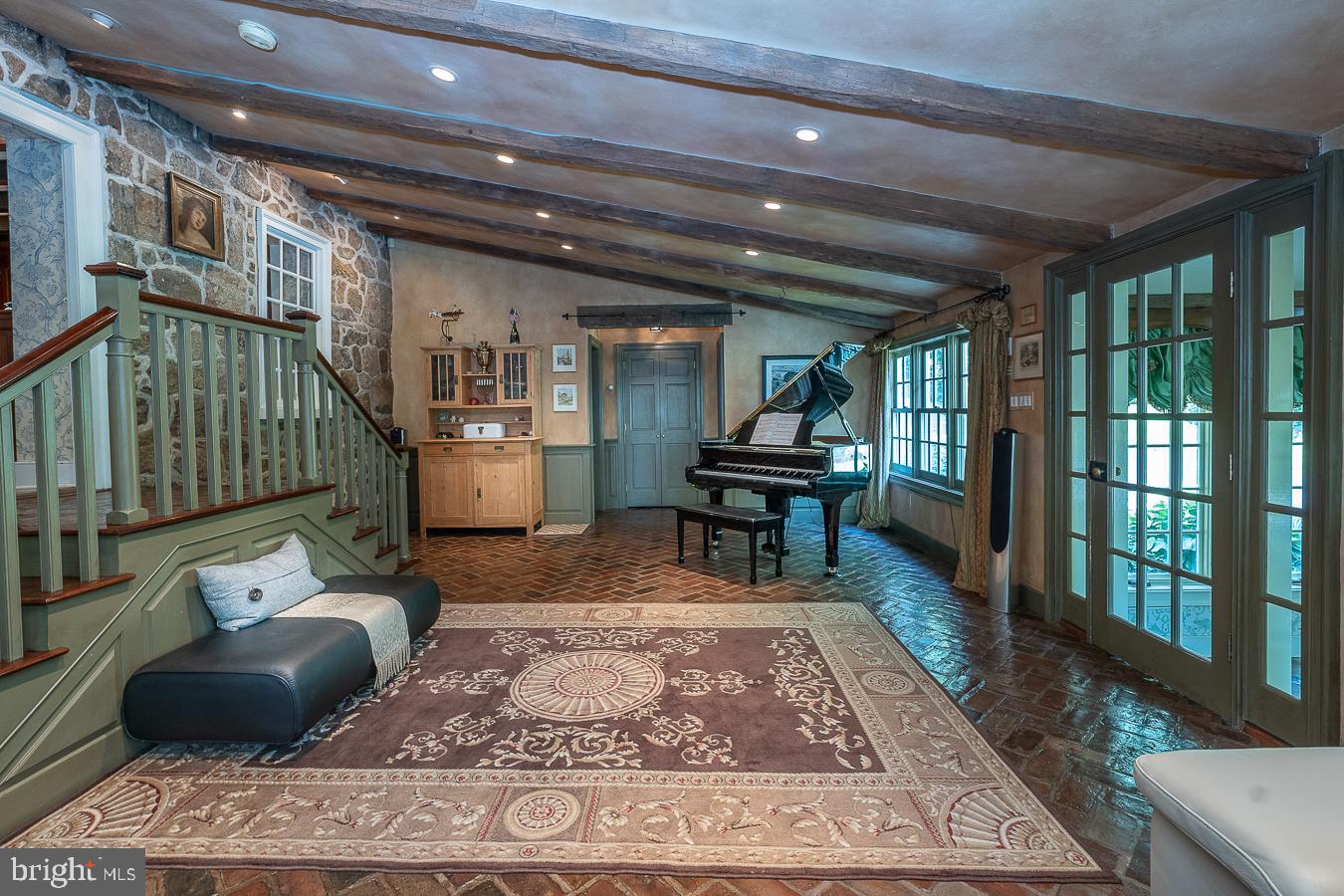 HUNTVIEW AT HORSES - Residential