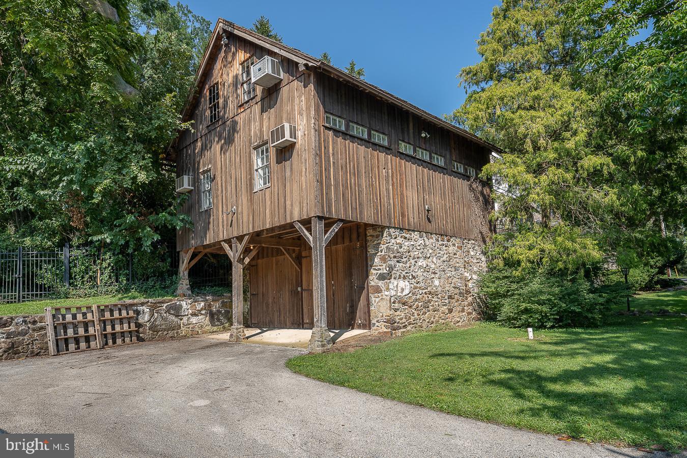 HUNTVIEW AT HORSES - Residential