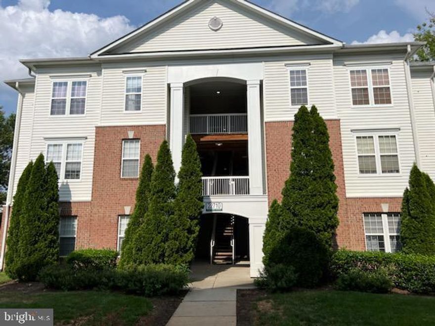 Open and bright floor plan beautiful CONDO IN ACROSS BRAMBLETON TOWN CENTER (HARRIS TEETER, FOX CINEMAS, SUBWAY, COLDSTONE CREMERY ETC.) MINUTES FROM RT 267* Open Kitchen. BEAUTIFUL VIEW FROM BALCONY TO COURTYARD* HOA includes FIOS CABLE AND INTERNET, FITNESS CENTER & POOL. Plenty of guest parking.