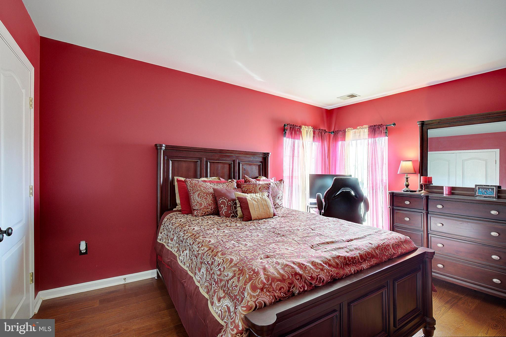 SEVEN OAKS - Residential