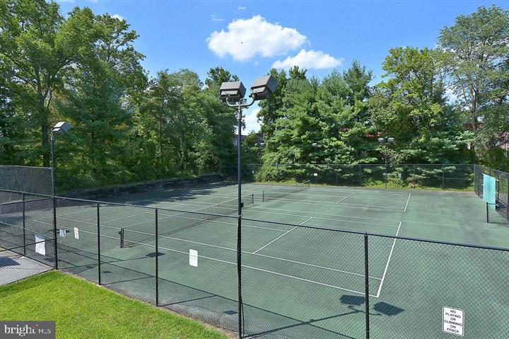 SEVEN OAKS - Residential