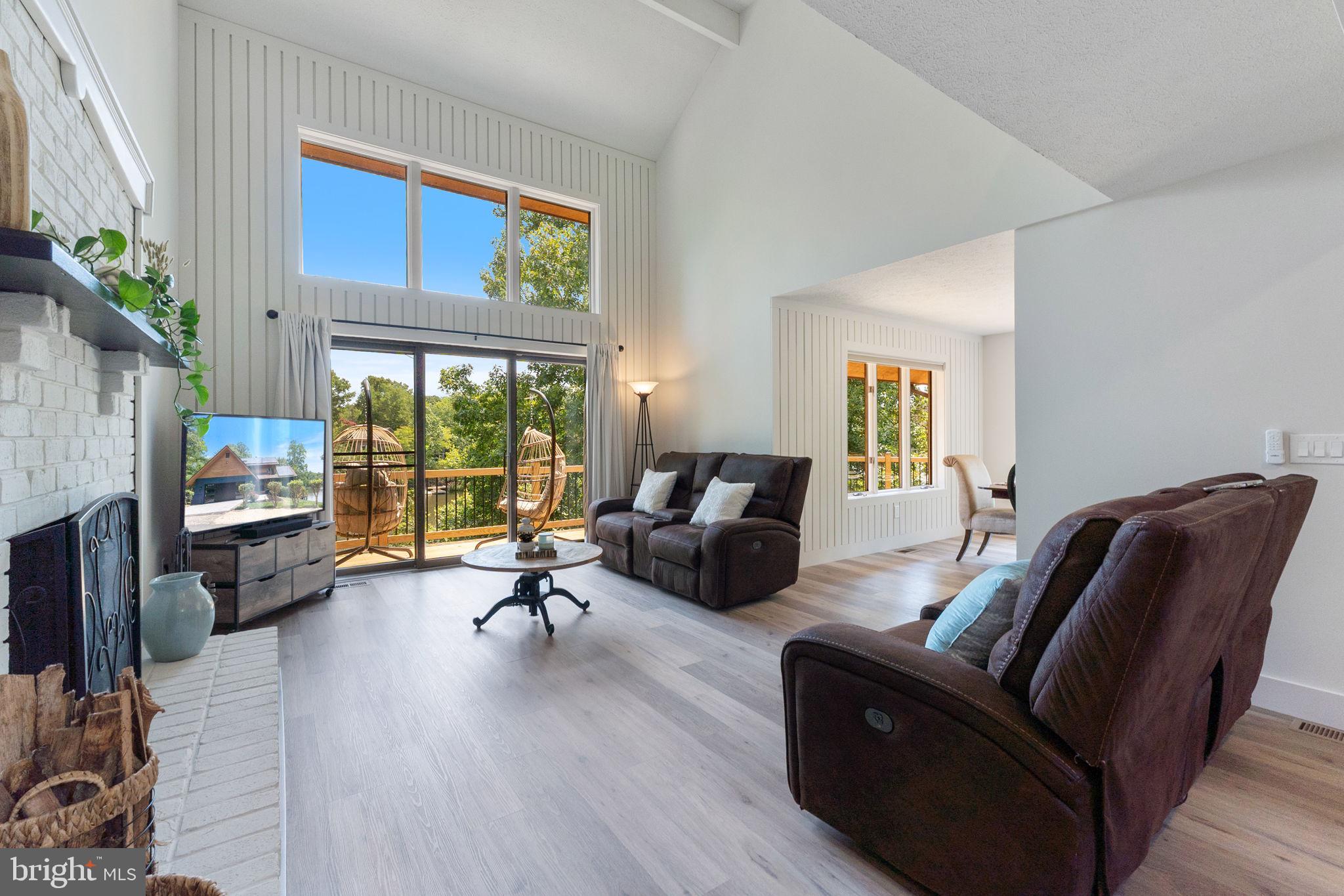 11821 HIGHVIEW CIRCLE