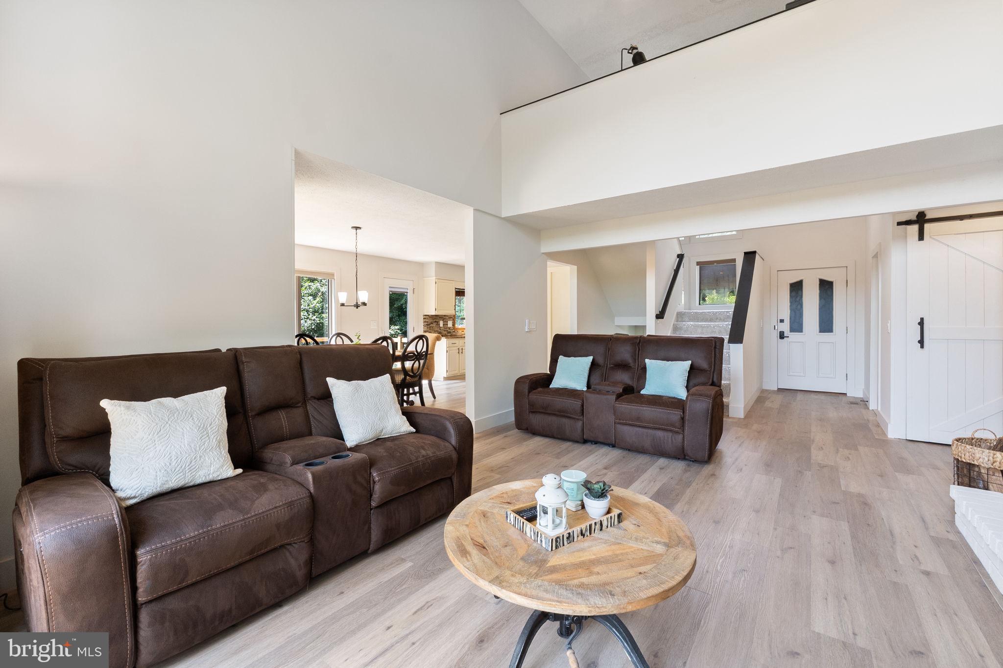 11821 HIGHVIEW CIRCLE