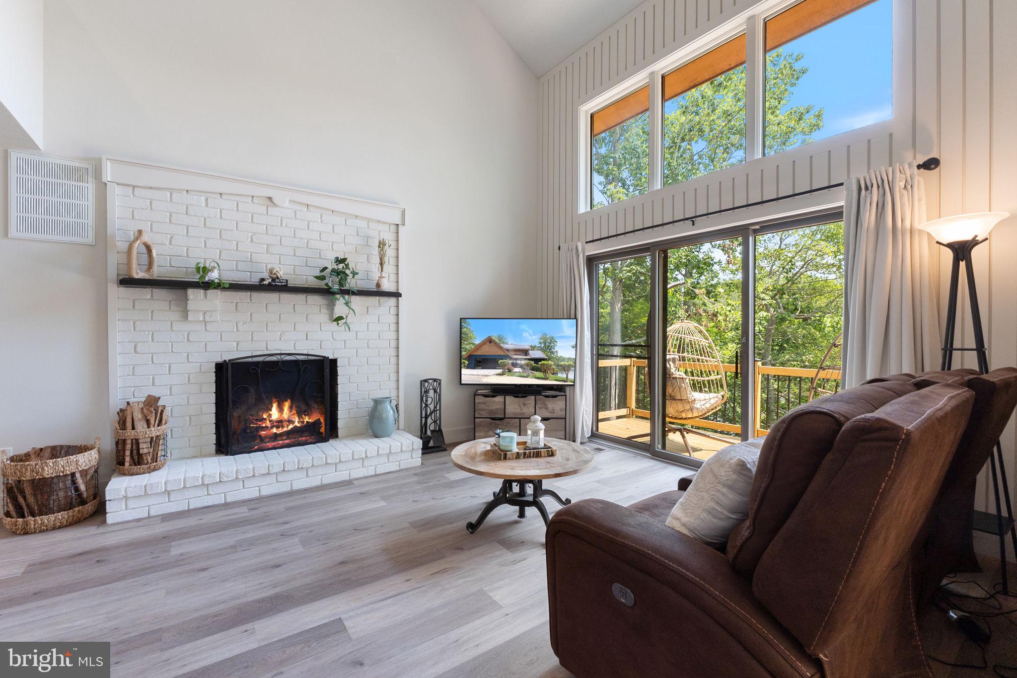 11821 HIGHVIEW CIRCLE