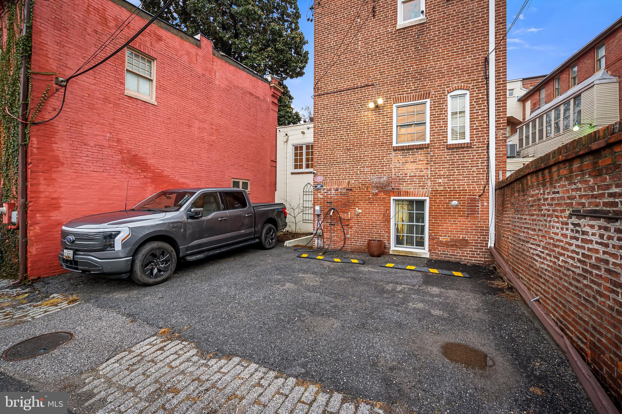 MOUNT VERNON PLACE HISTORIC DISTRICT - Commercial Sale