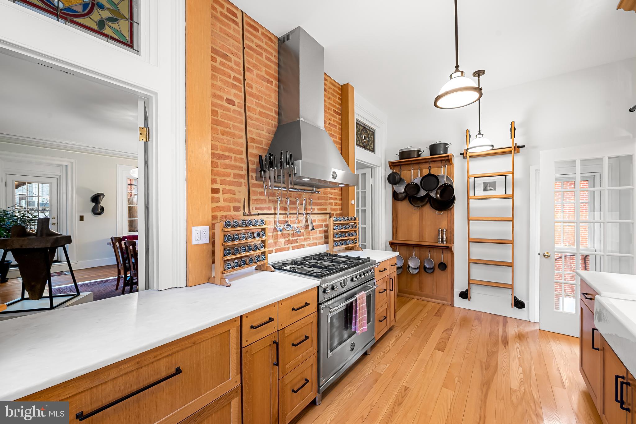 MOUNT VERNON PLACE HISTORIC DISTRICT - Commercial Sale