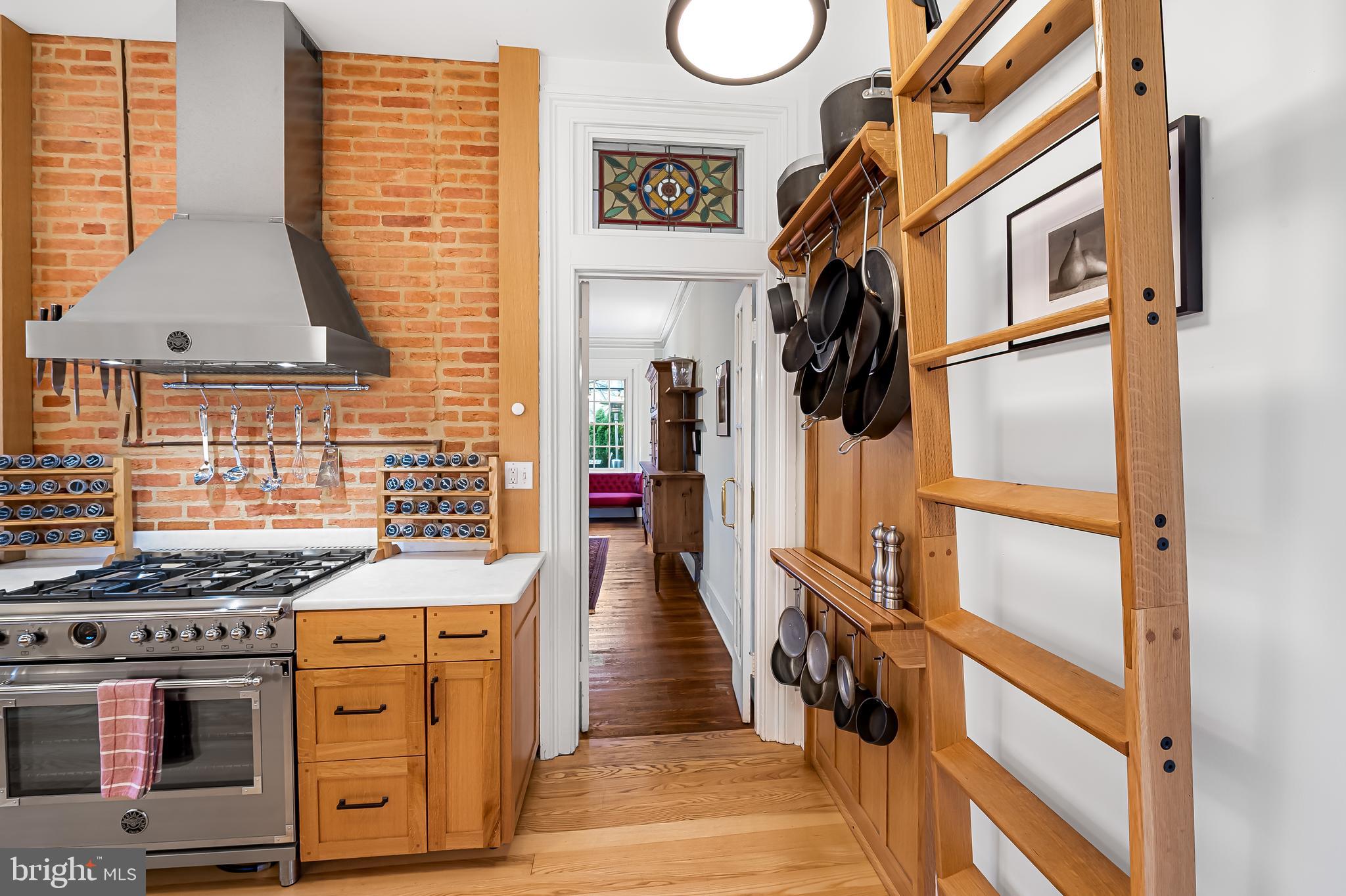 MOUNT VERNON PLACE HISTORIC DISTRICT - Commercial Sale