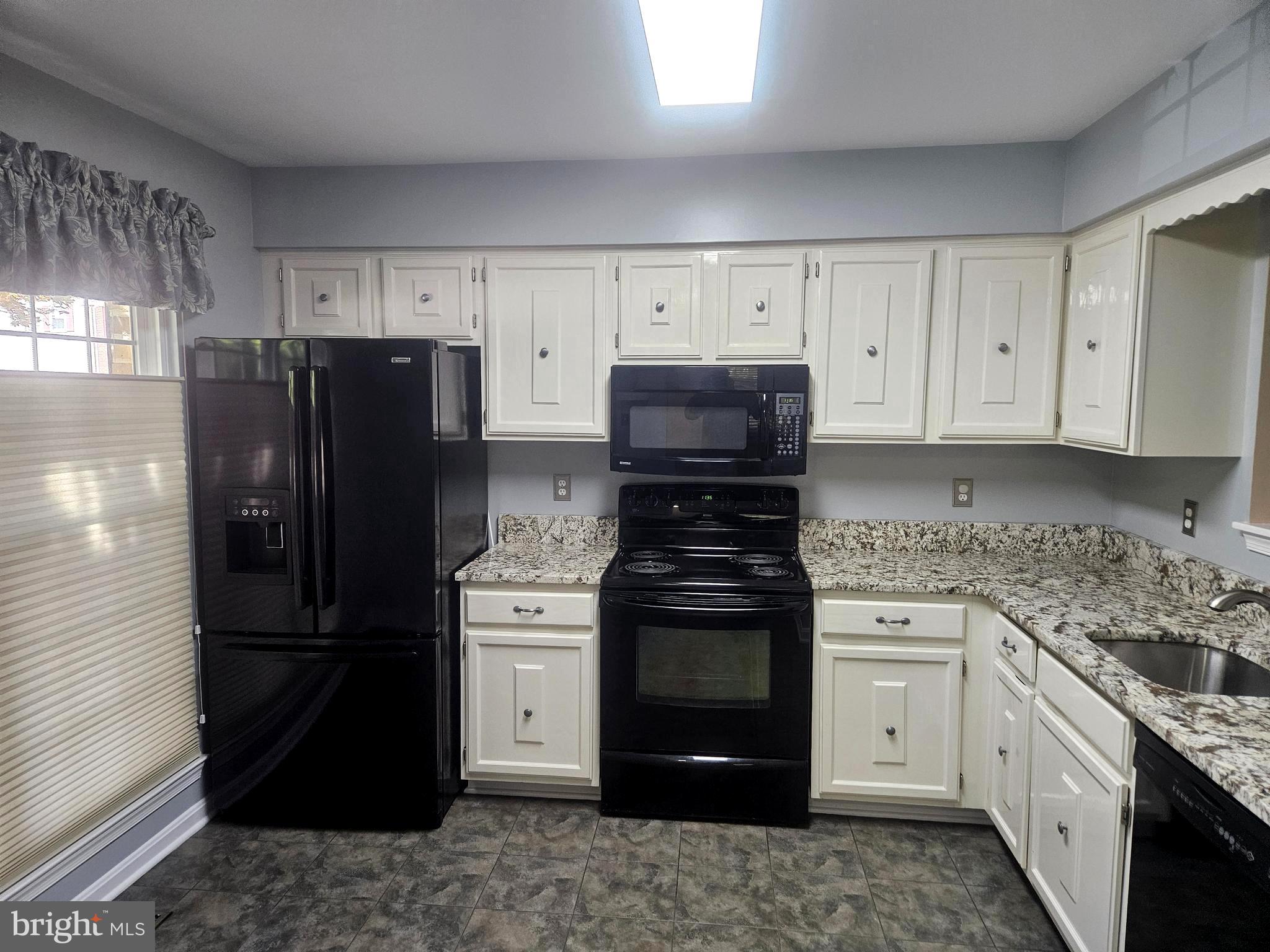 FOREST ESTATES - Residential Lease