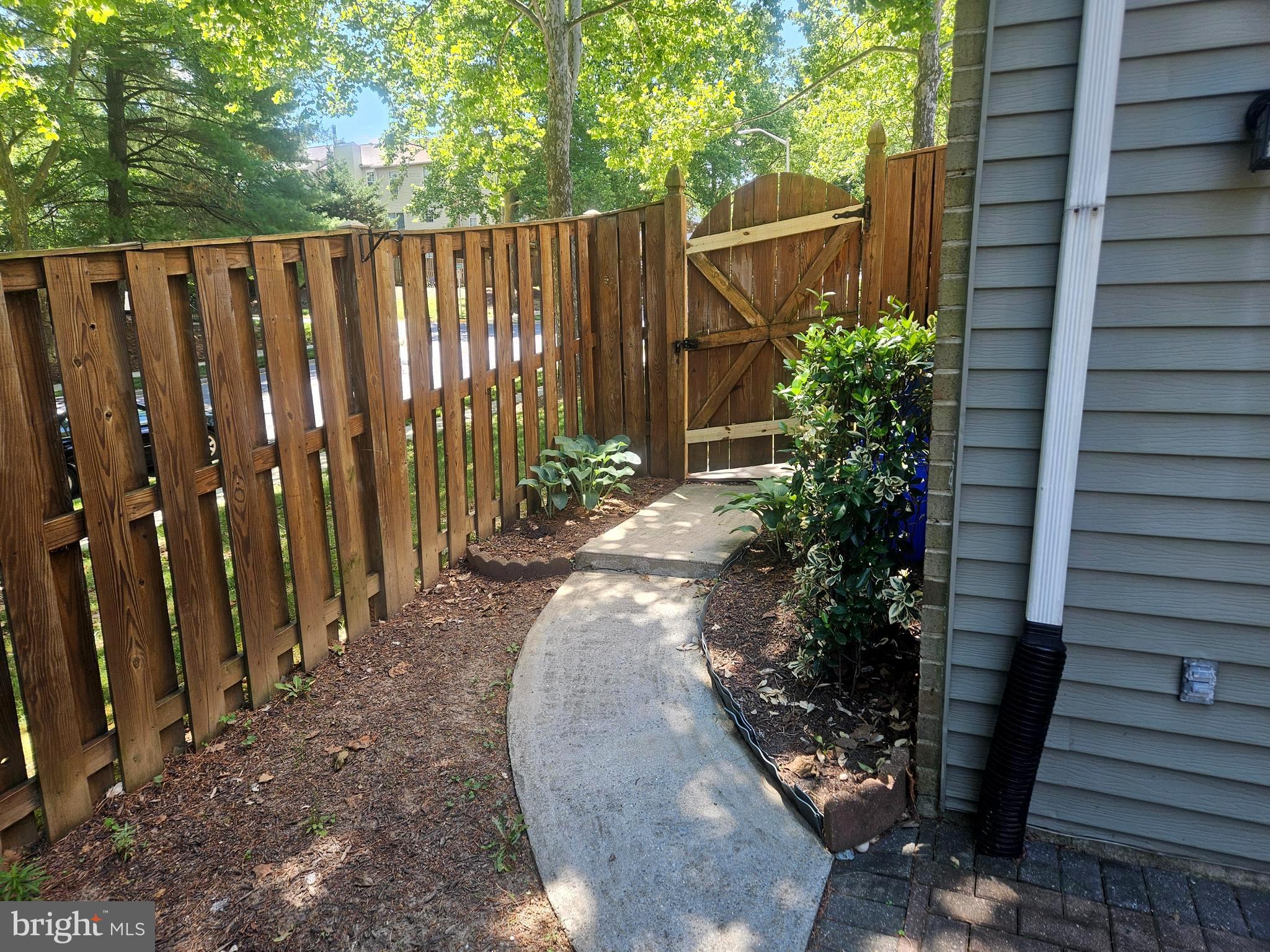 FOREST ESTATES - Residential Lease