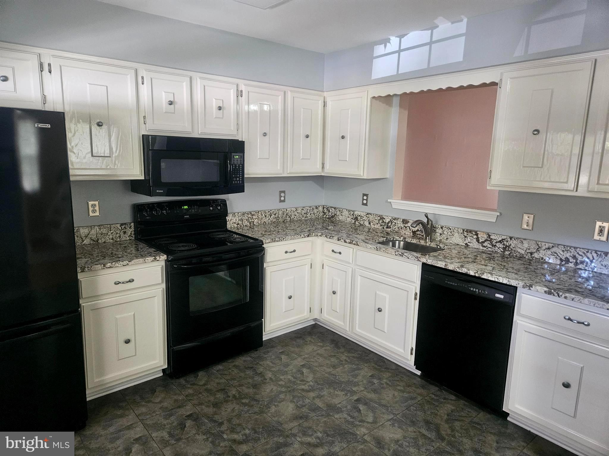 FOREST ESTATES - Residential Lease