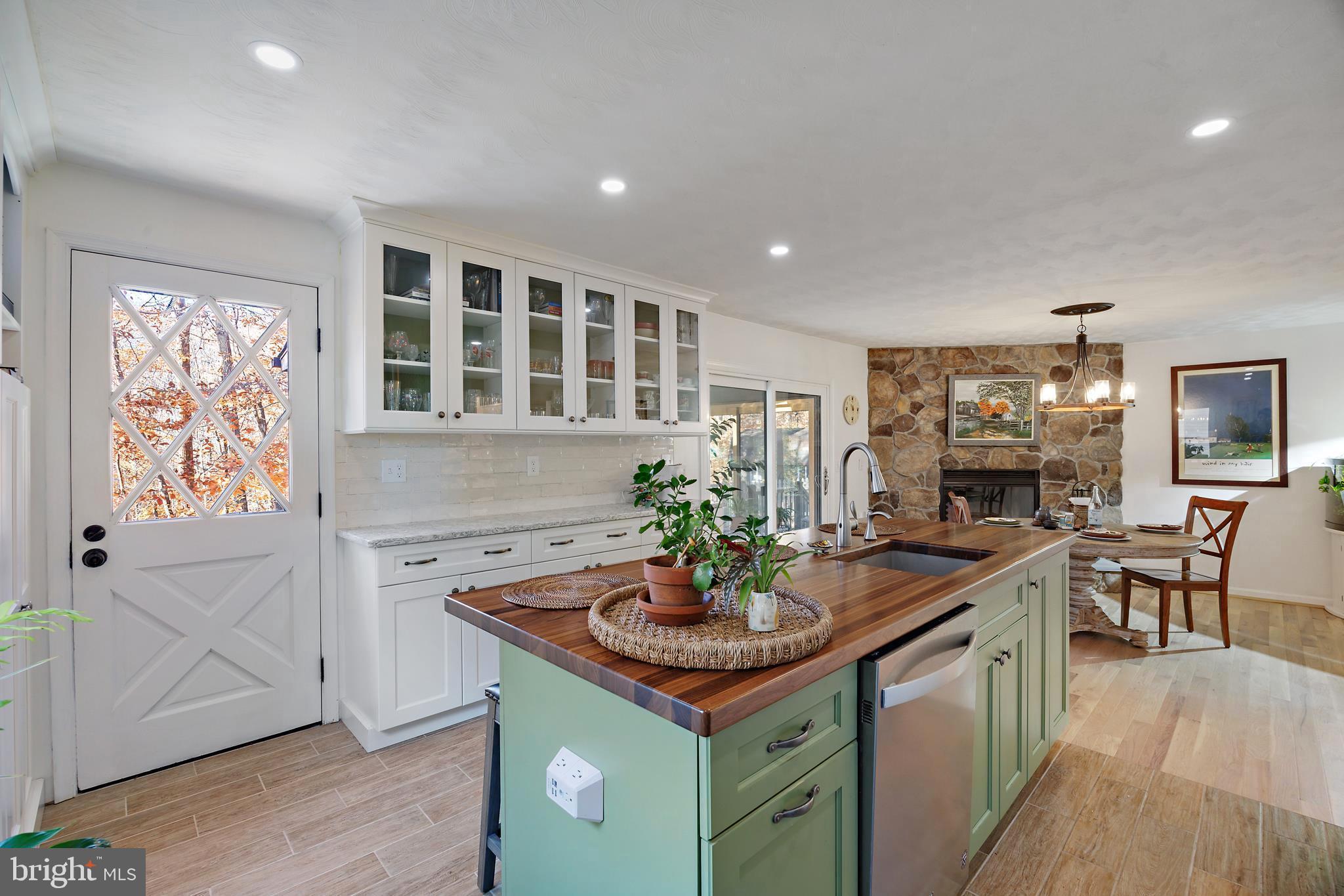 942 BUTTONWOOD TRAIL