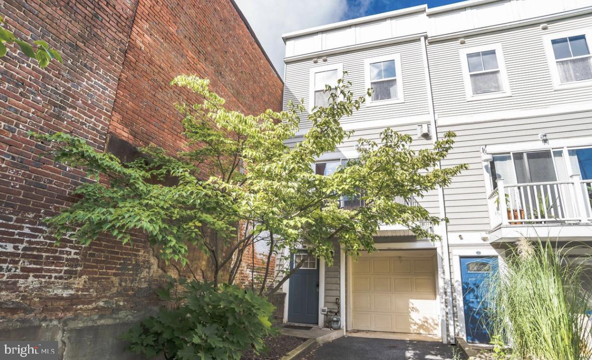 BUTCHERS HILL - Residential Lease