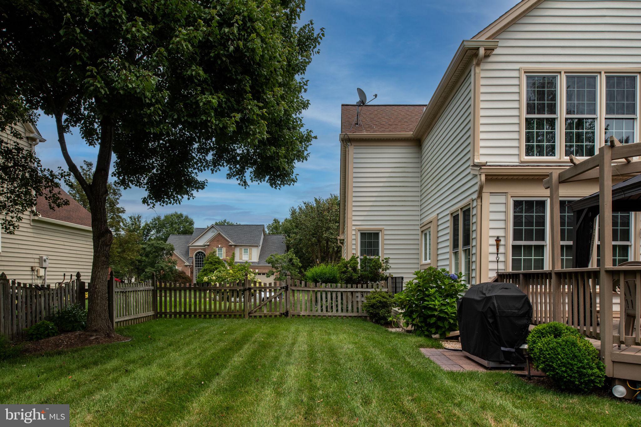 CROSSPOINTE - Residential