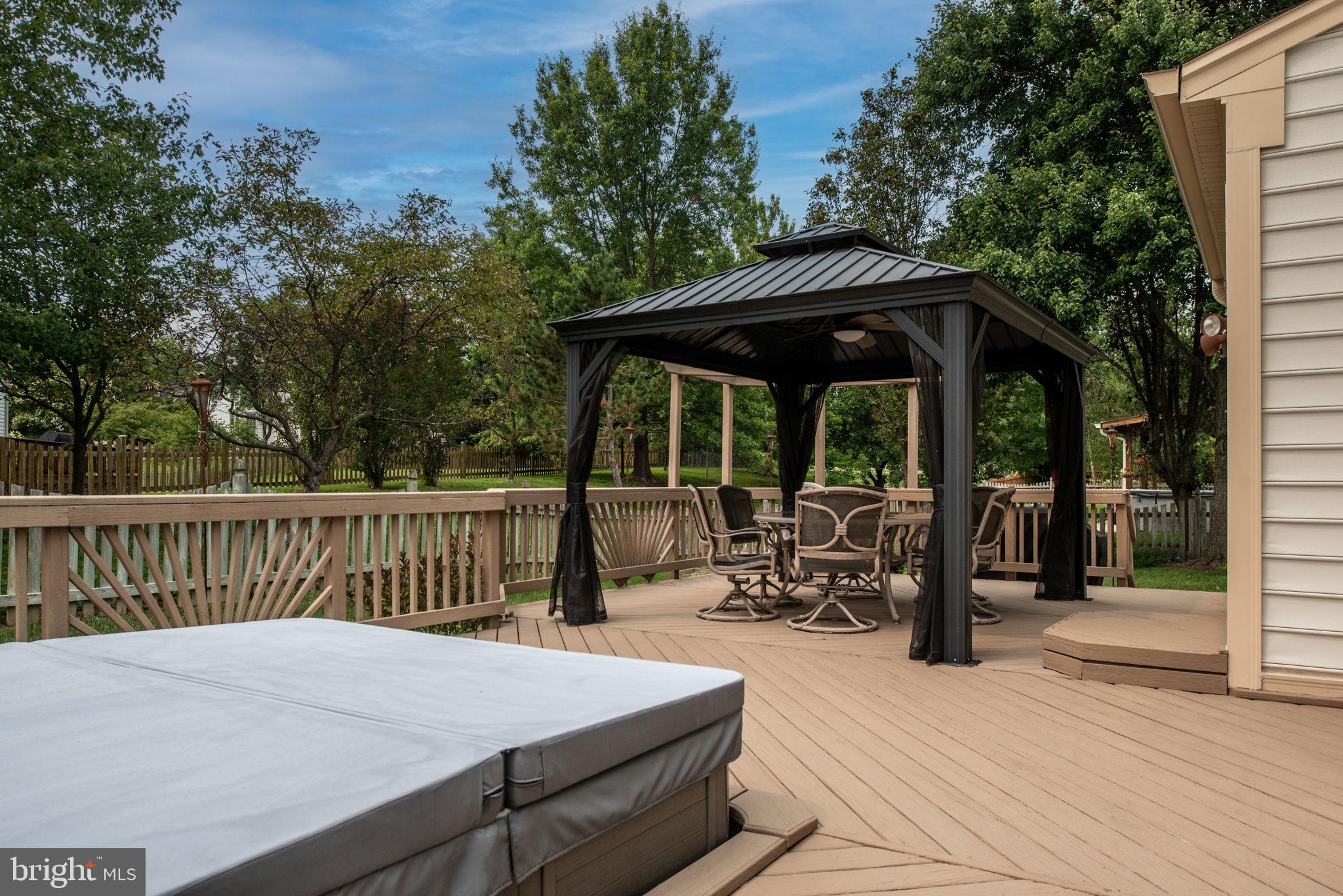 CROSSPOINTE - Residential