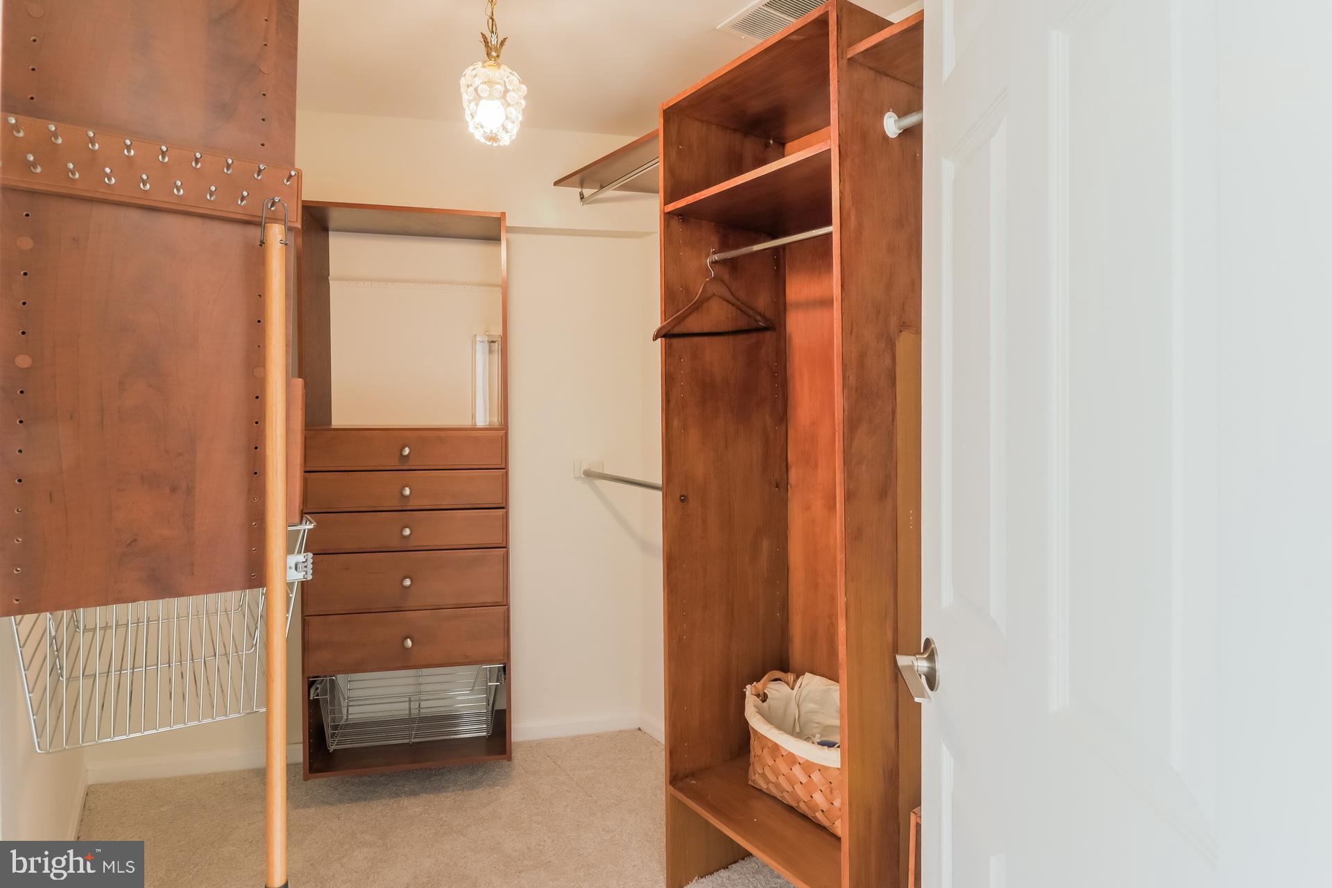 KINGSTOWNE - Residential Lease