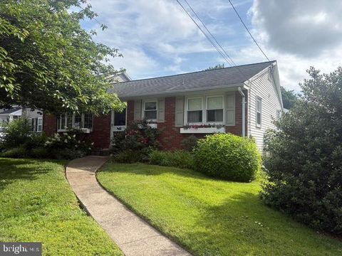 547 HULMEVILLE AVENUE PENNDEL PA 19047