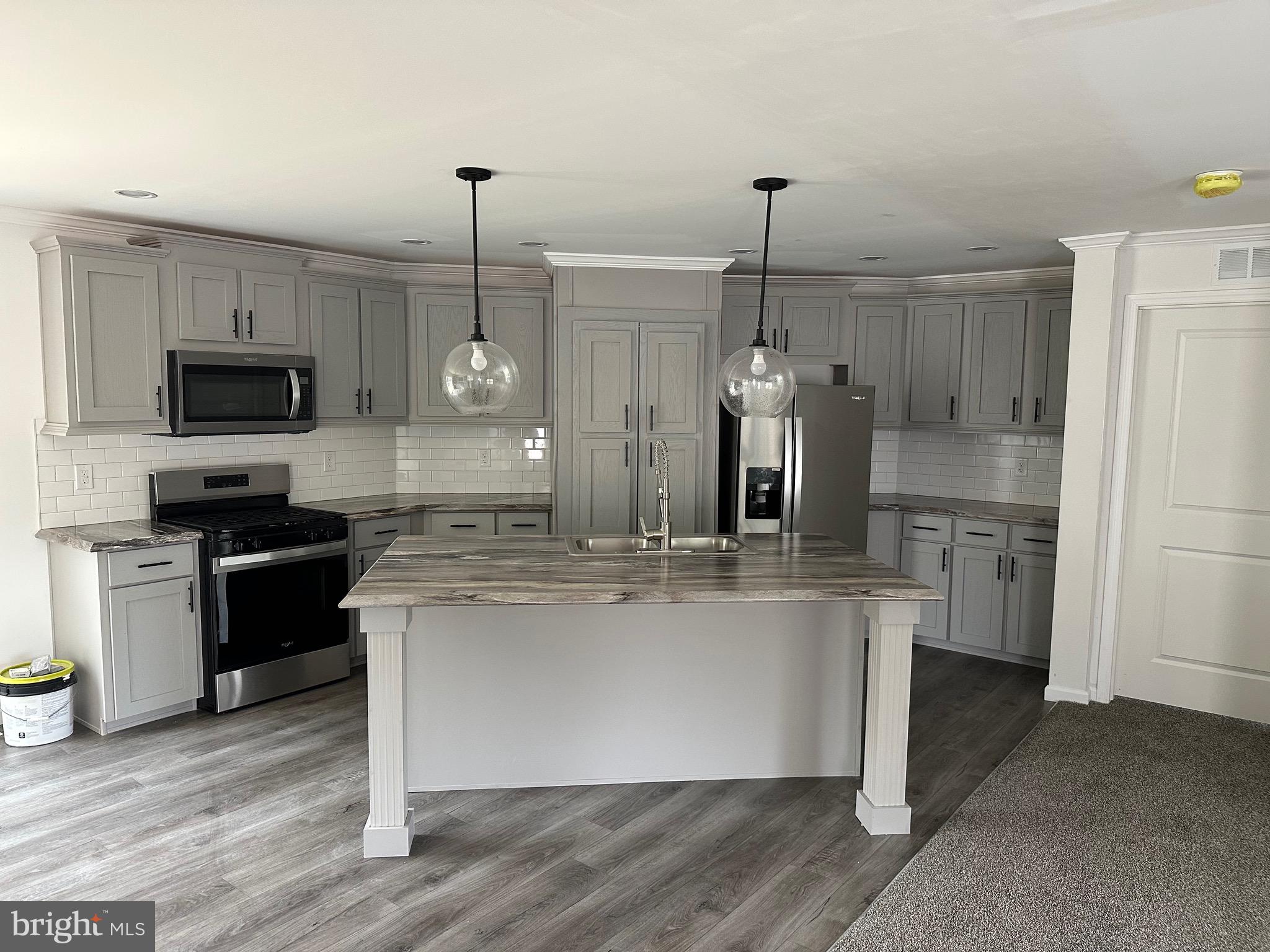 MELODYLAKESCNTRYCLUB - Residential