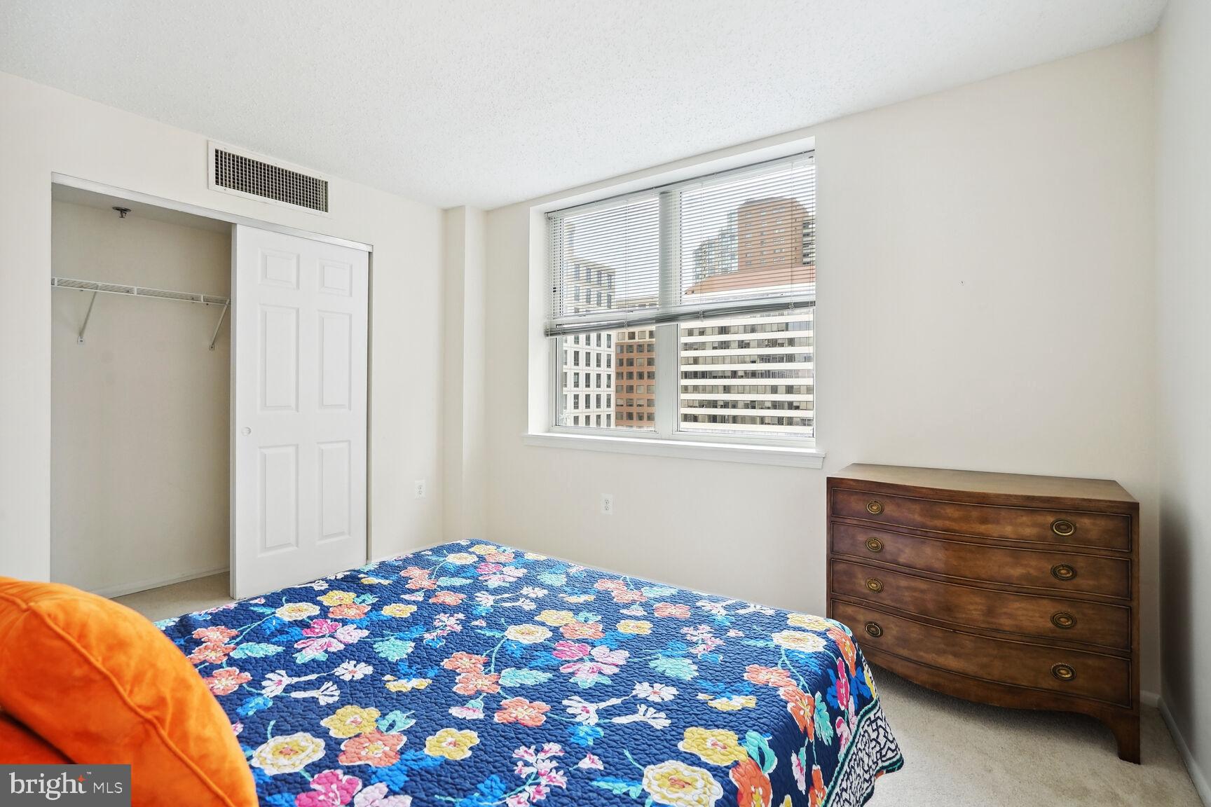 THE JEFFERSON - SUNRISE SENIOR LIVING - Residential