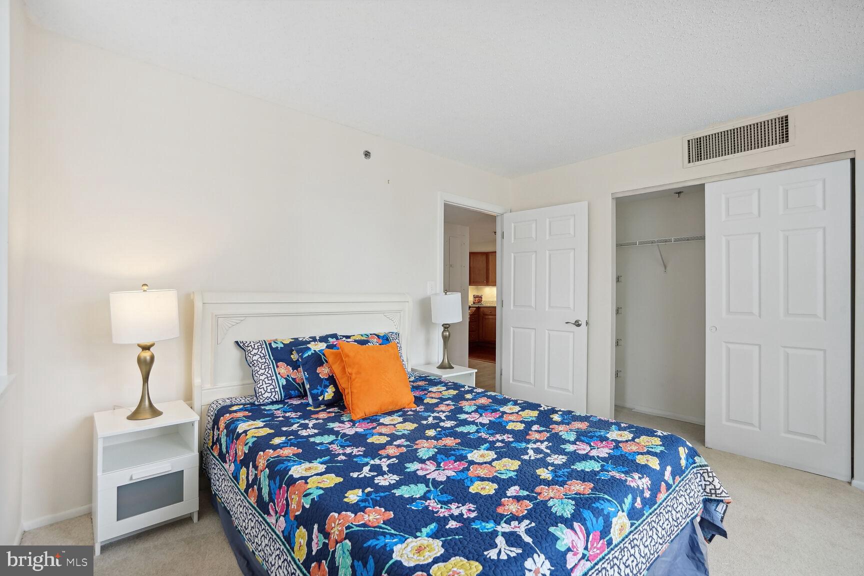 THE JEFFERSON - SUNRISE SENIOR LIVING - Residential