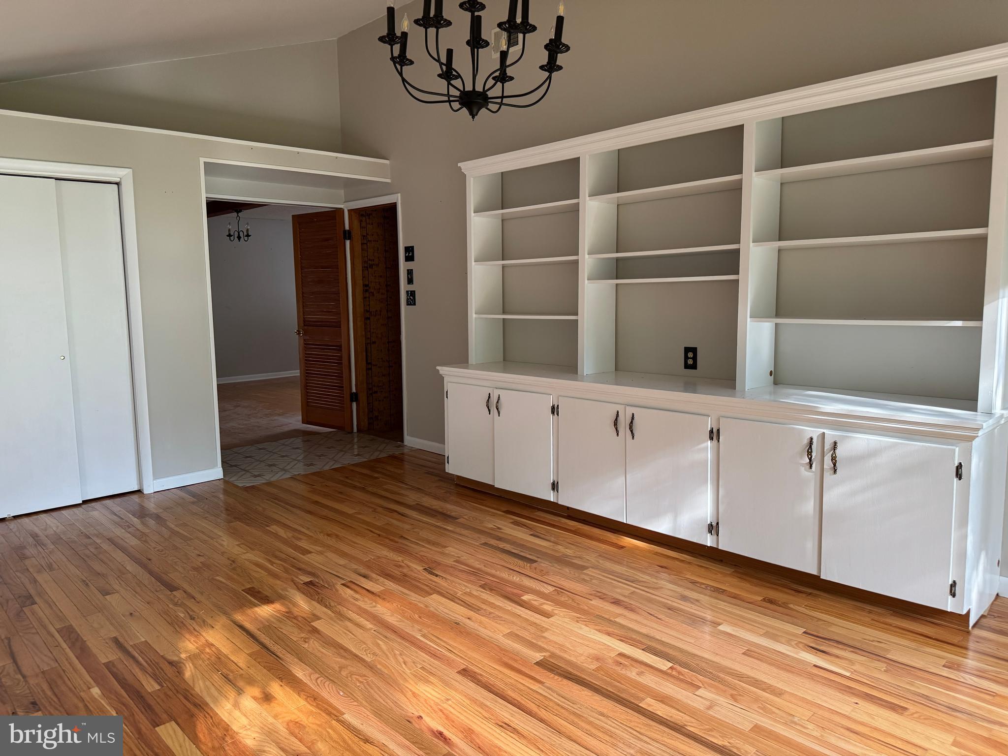 TOMAHAWK - Residential