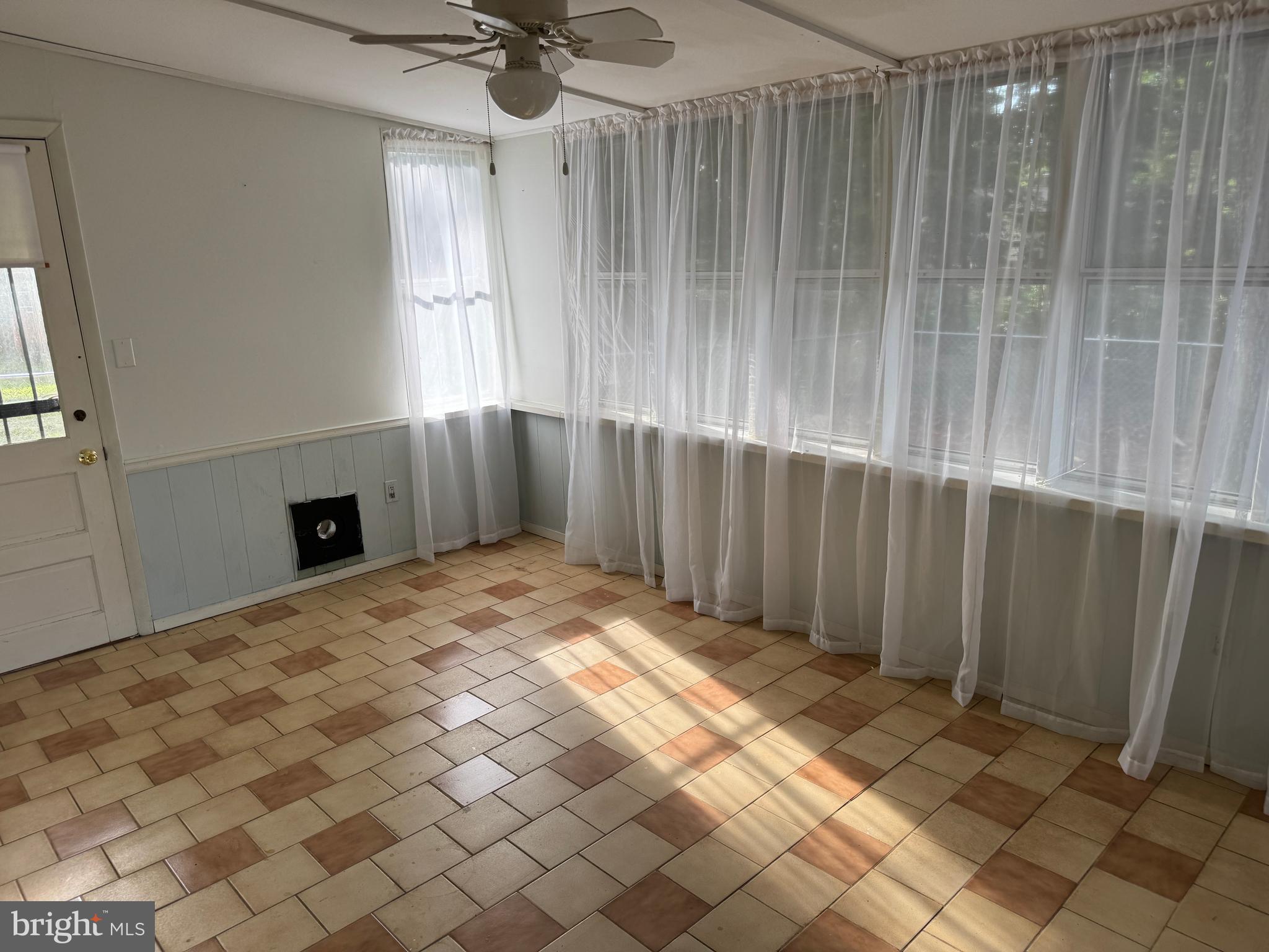 TOMAHAWK - Residential