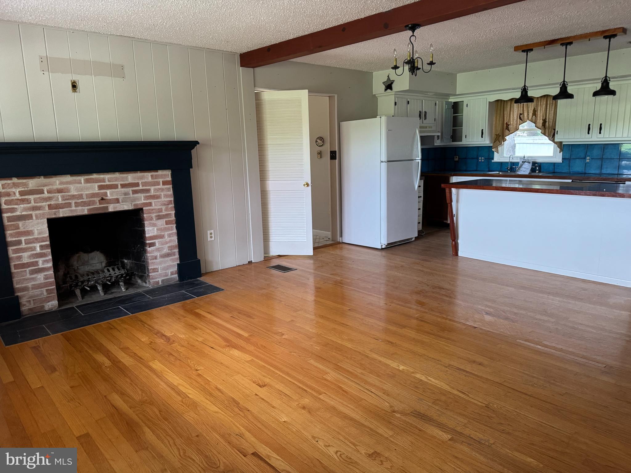 TOMAHAWK - Residential