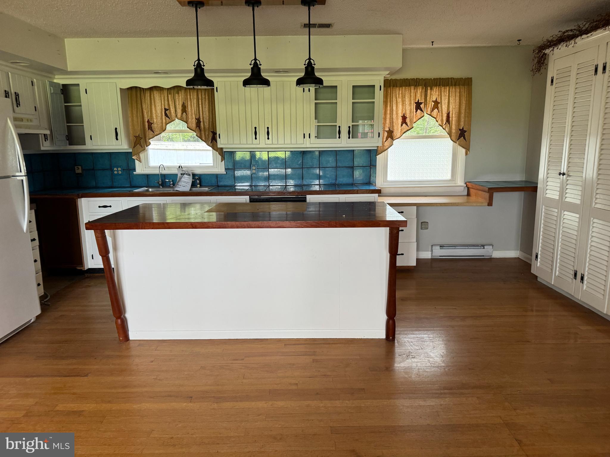 TOMAHAWK - Residential