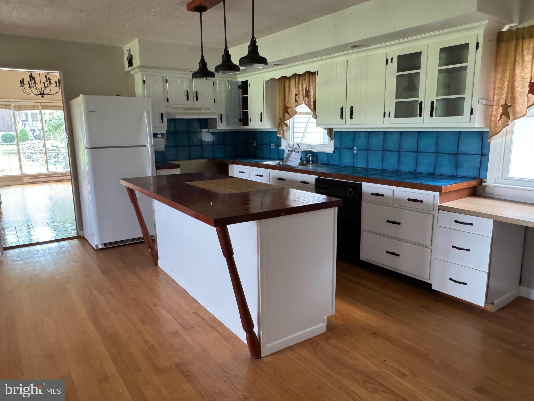 TOMAHAWK - Residential