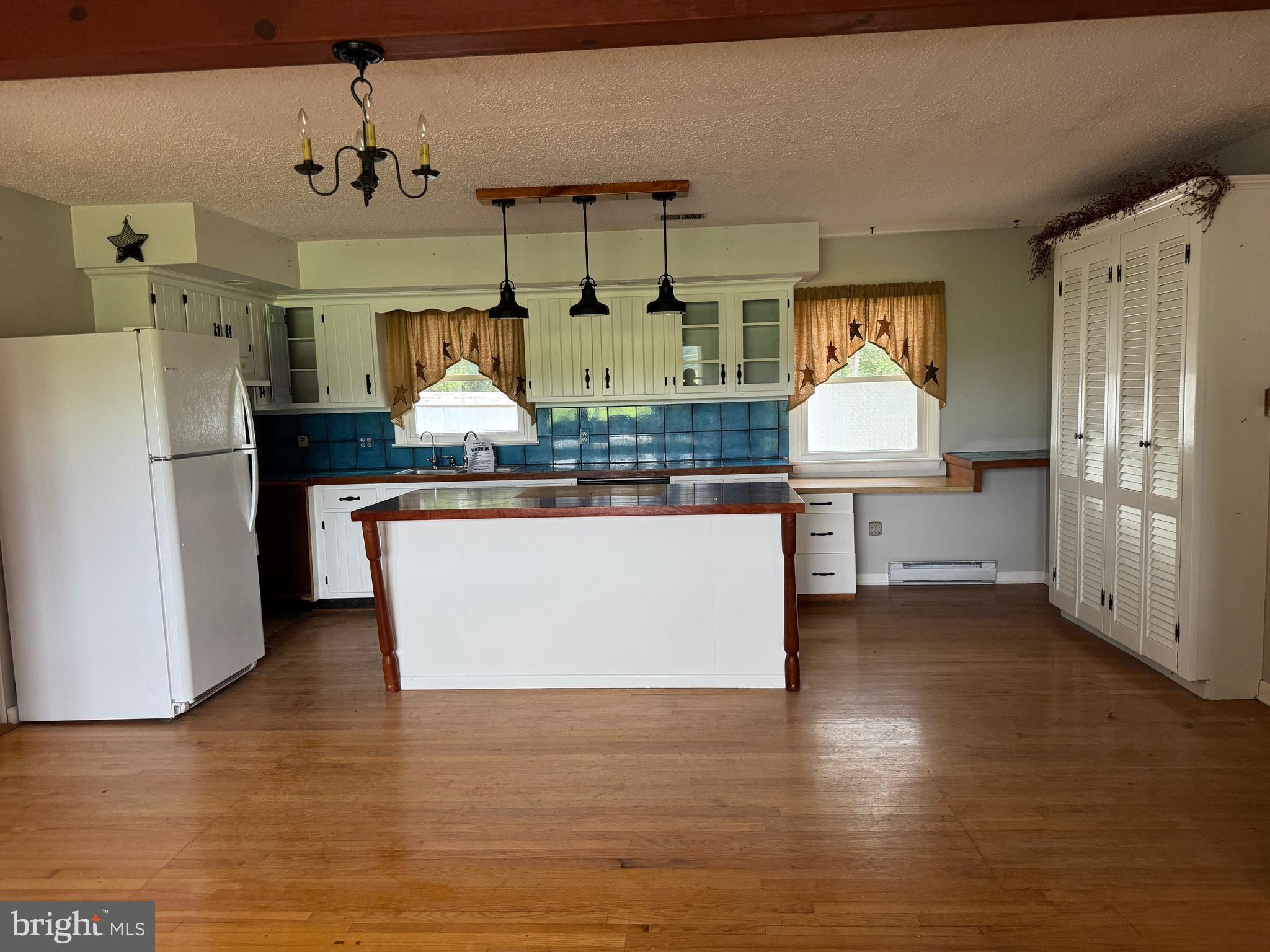 TOMAHAWK - Residential