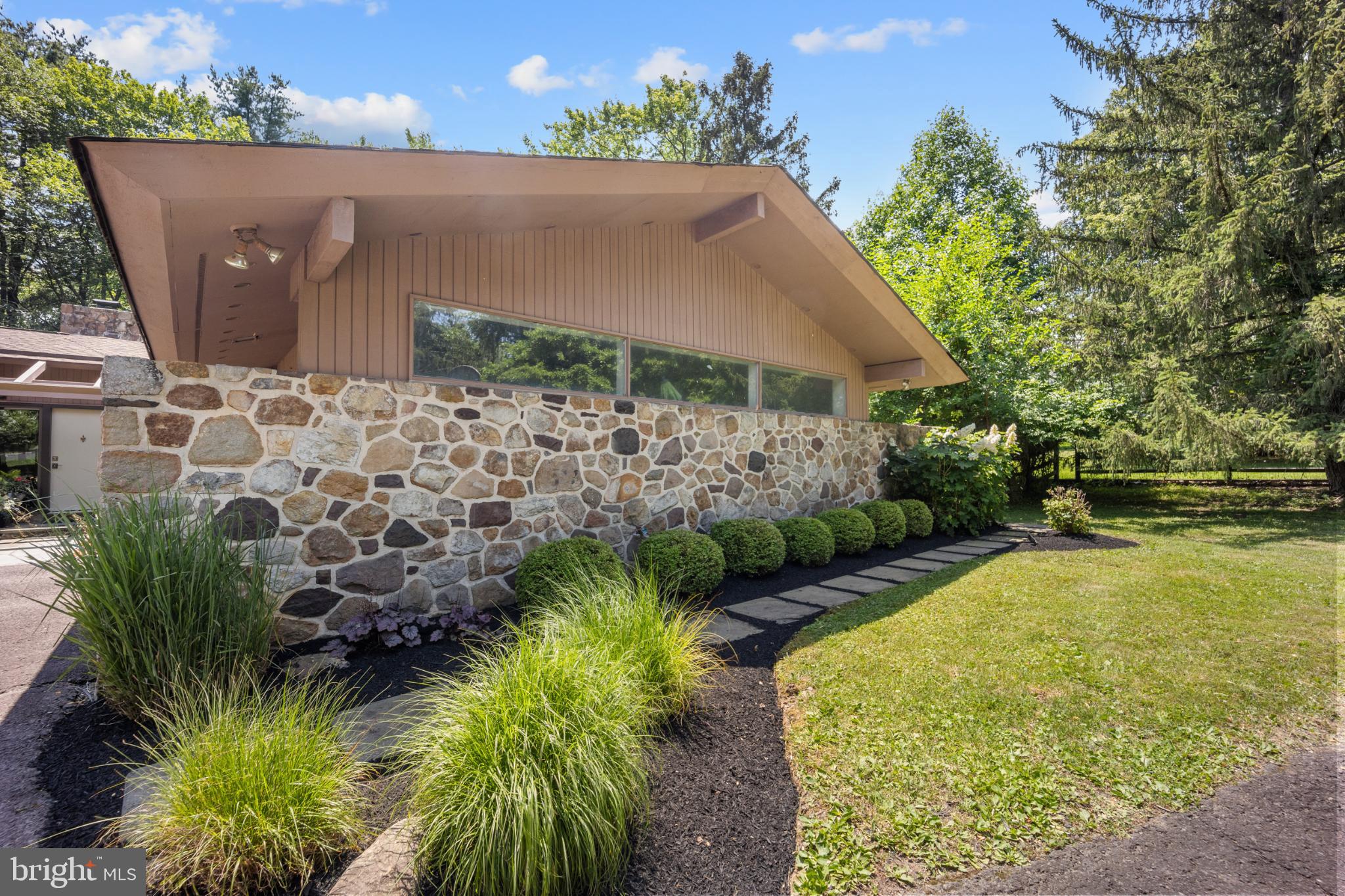 1255 VALLEY HILL TRAIL