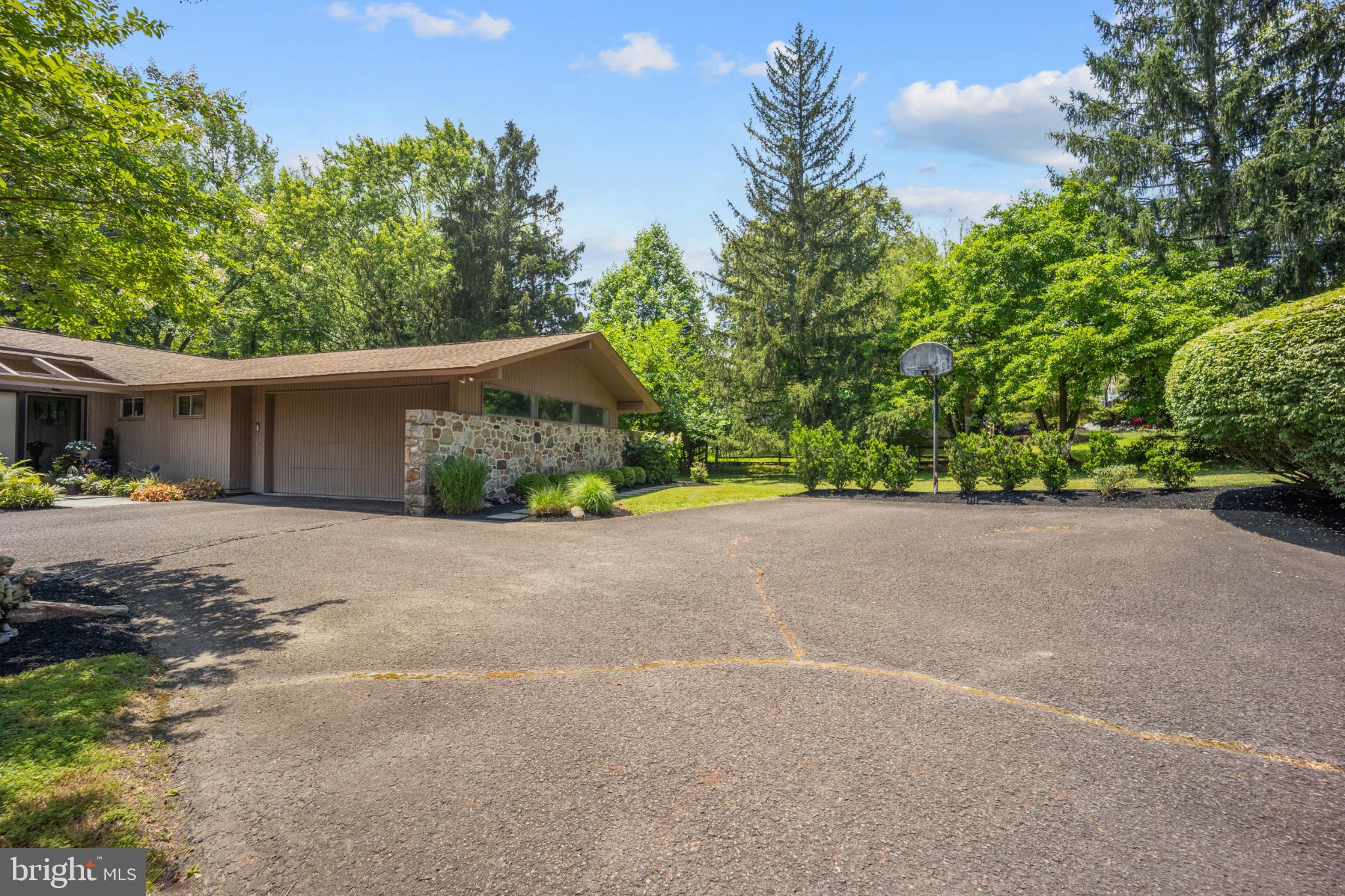 1255 VALLEY HILL TRAIL