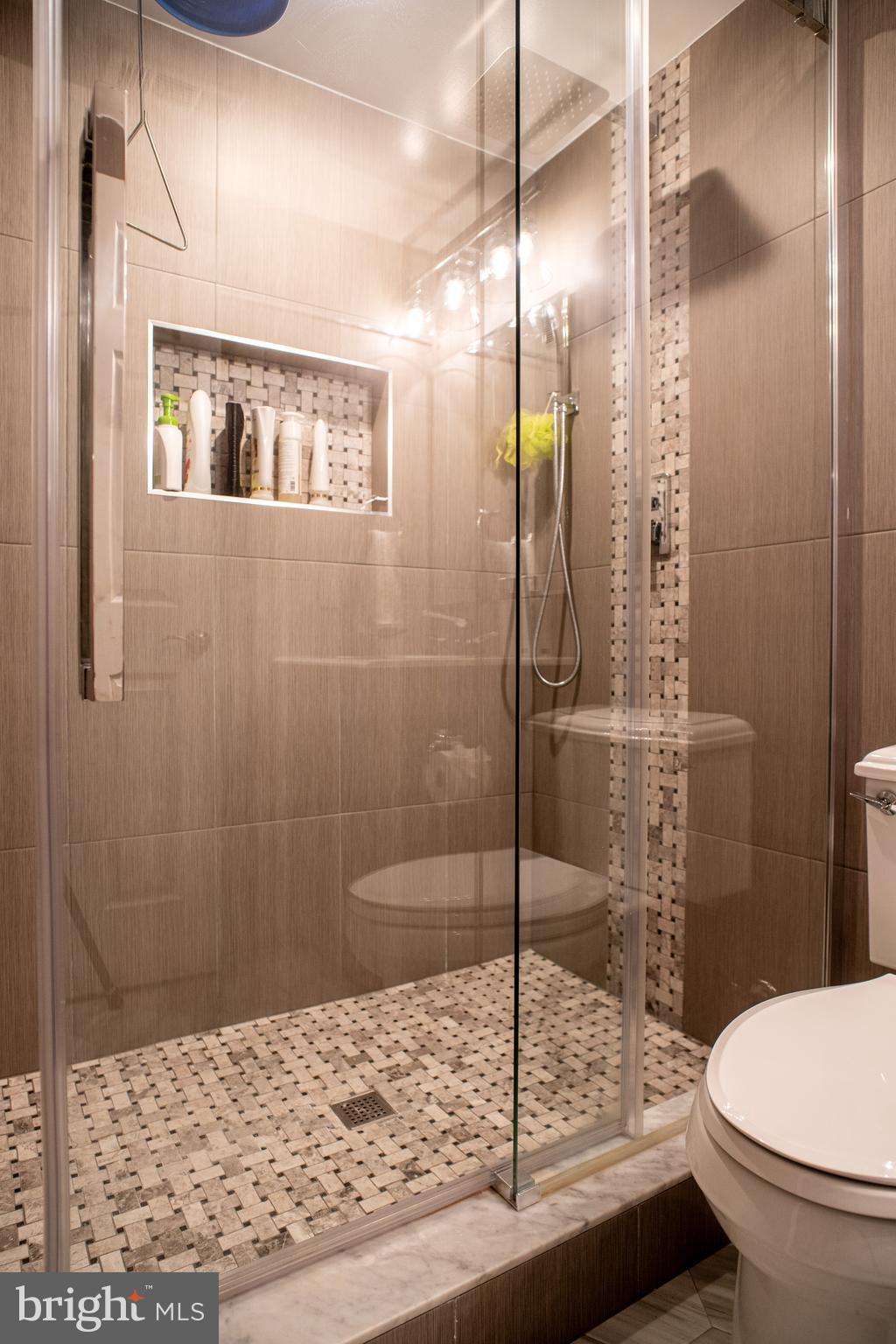 QUEEN ANNE VILLAGE - Residential