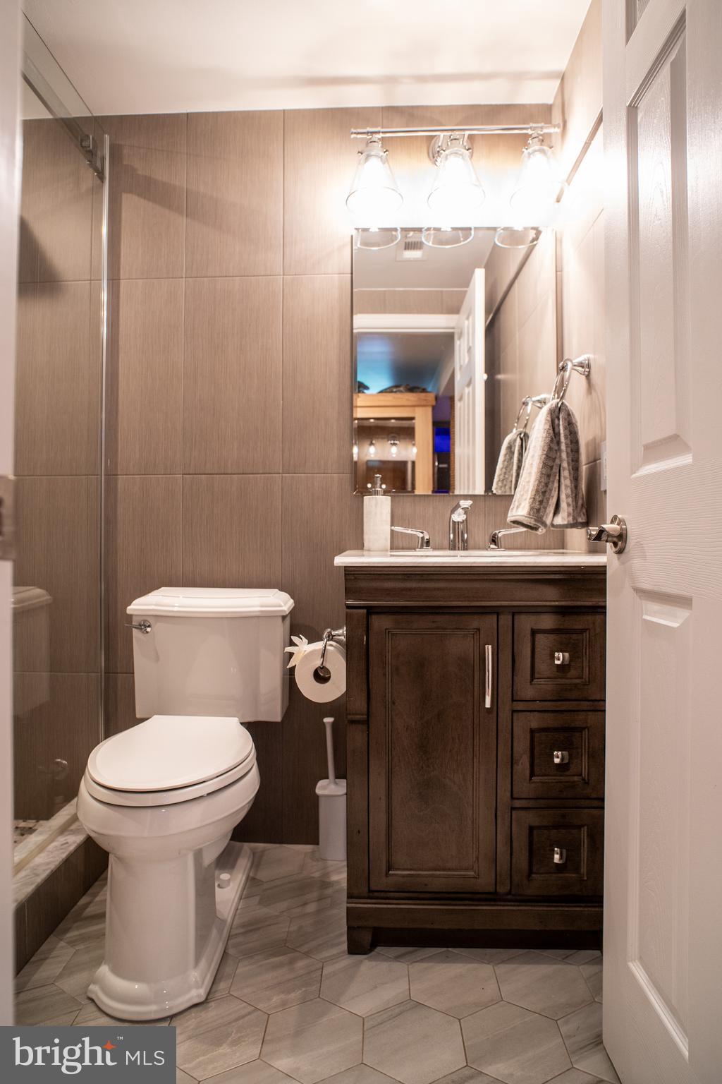 QUEEN ANNE VILLAGE - Residential