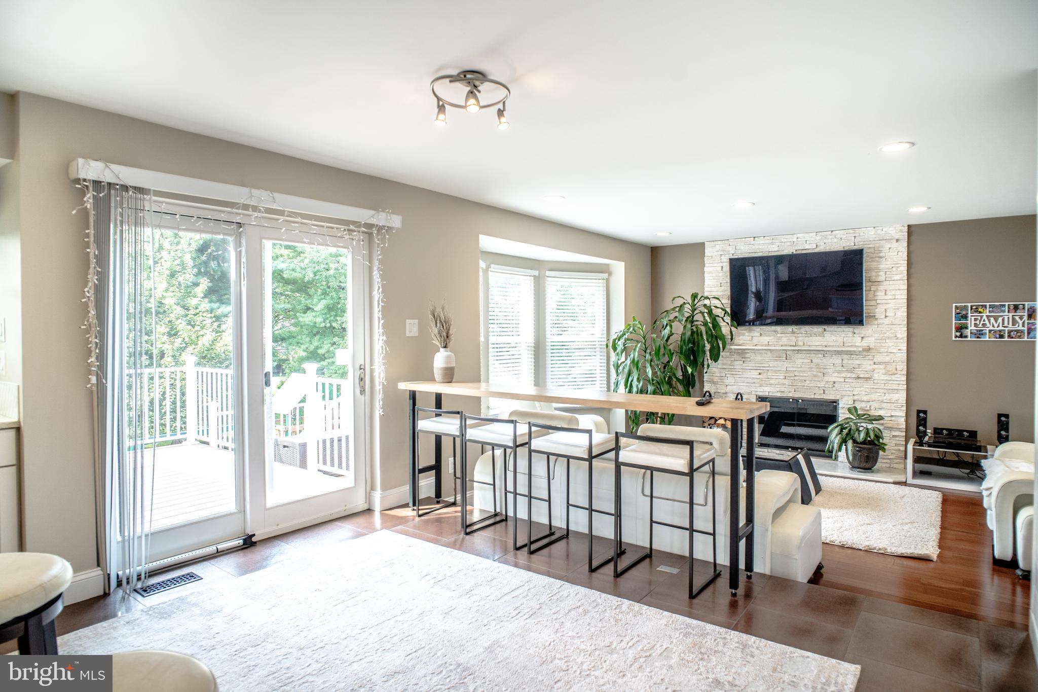 QUEEN ANNE VILLAGE - Residential