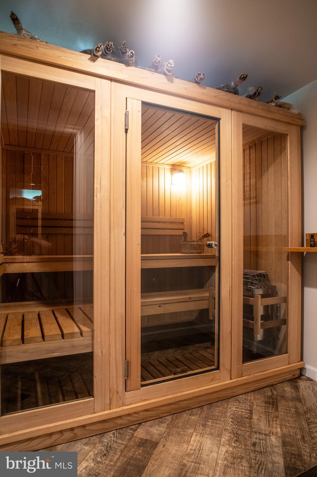 QUEEN ANNE VILLAGE - Residential