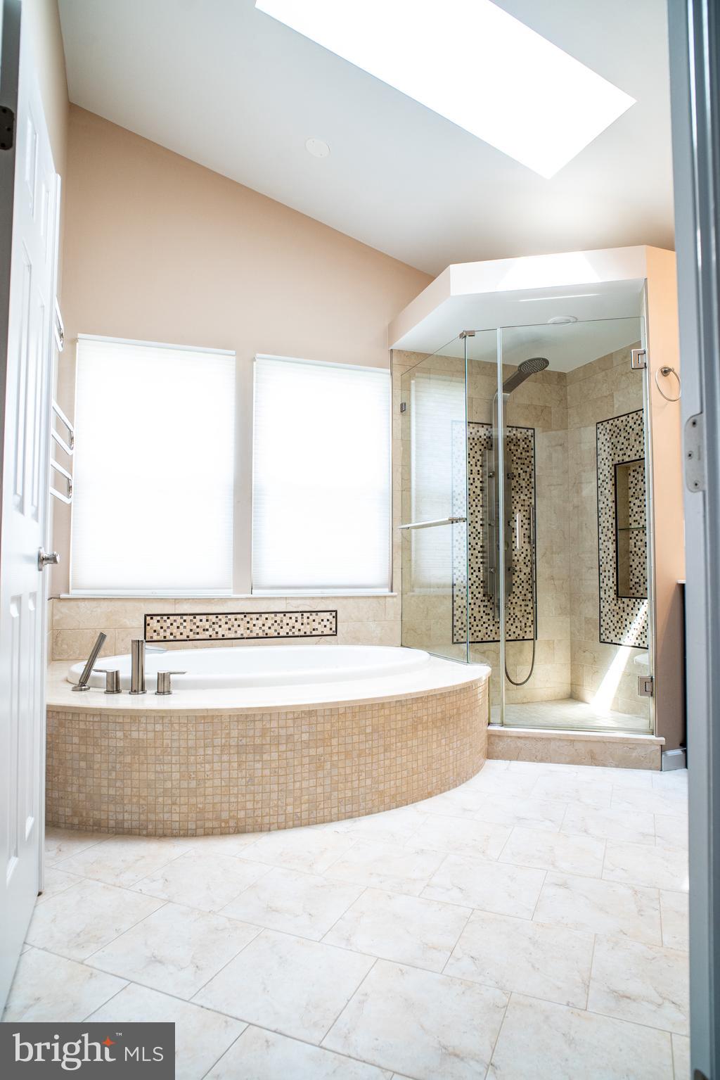 QUEEN ANNE VILLAGE - Residential